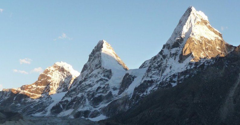 Mountain three. 3 Горы. Гора три сестры Канада. Гора Йосифон. Три пика горы.